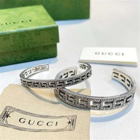 สร้อยข้อมือ gucci ผู้หญิง